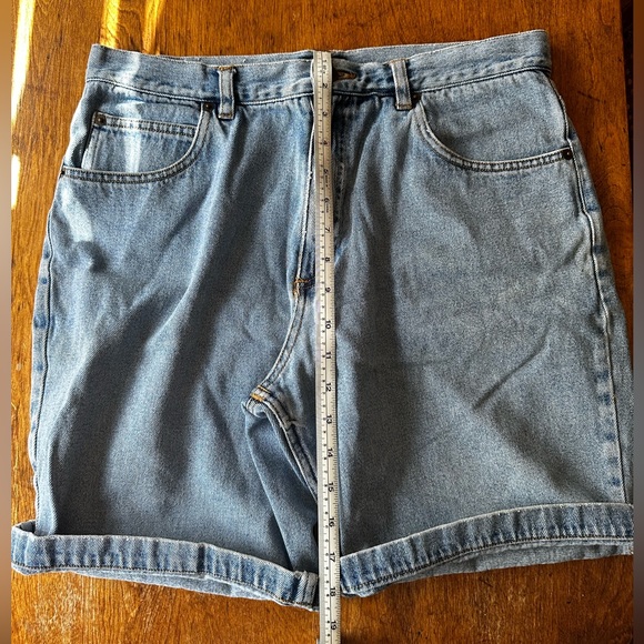 CLUB ROOM - VINTAGE DENIM SHORTS - SIZE 33 MEN/SIZE 12 WOMEN - Picture 6 of 8